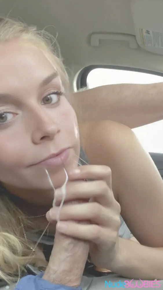 leak volleyball amateur giving blowjob to BF in car